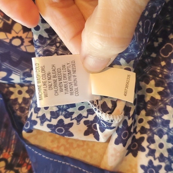 Candie's Long Sleeve Casual Vneck Button Down Sz. M Blouse Tunic - Picture 10 of 13